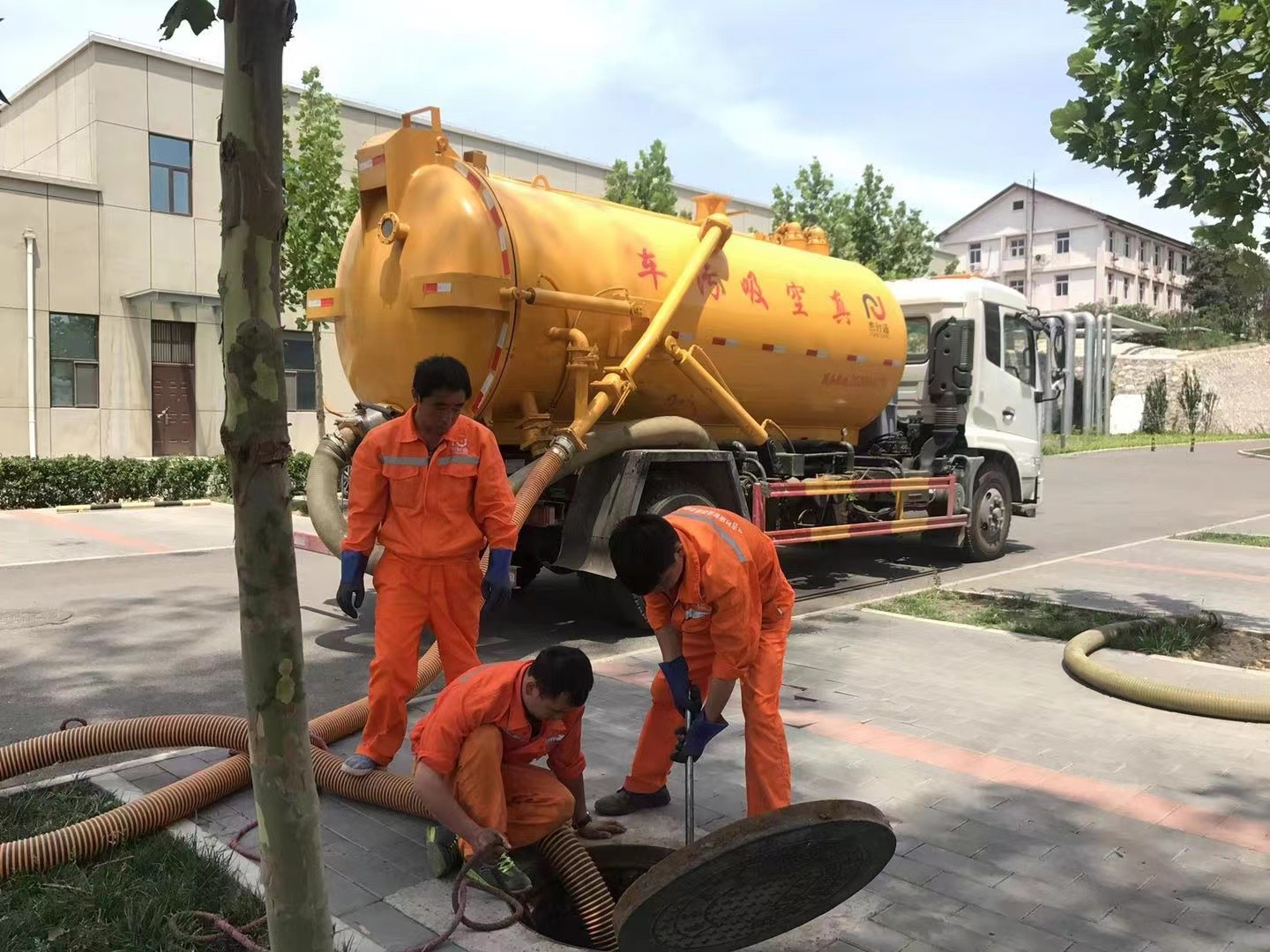 偏关化粪池清理与5-8吨吸粪车施工效率分析